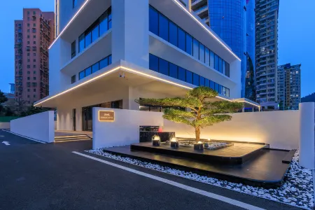 Zhuhai Xumeishan Hotel (Love Post Office Store, Lovers Road Seaside Swimming Pool) Отели рядом с достопримечательностью «Gong Amusement Park»