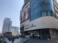 香曼公寓（佛山天虹購物中心灣華地鐵站店） 鄰近和順堂，第56家直營連鎖中醫藥服務終端的酒店