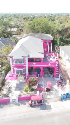 Da Pink and White Palace