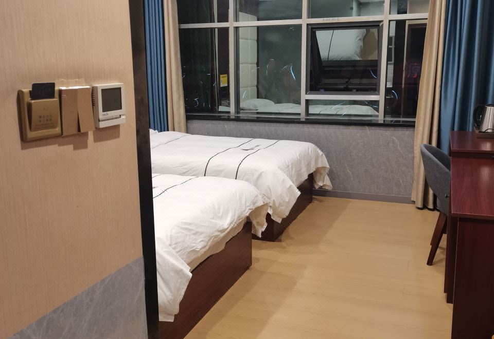 Lichuan Pioneering culiture hotel - Housity