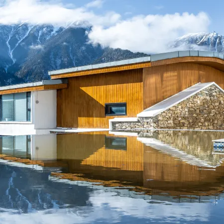 Floral Lux Hotel·Dagu glacier gaer Manor Hotel