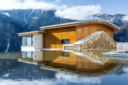 Floral Lux Hotel·Dagu glacier gaer Manor Hotel