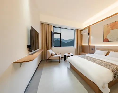 Tujia Homestay (Sanqingshan Tourist Highway)
