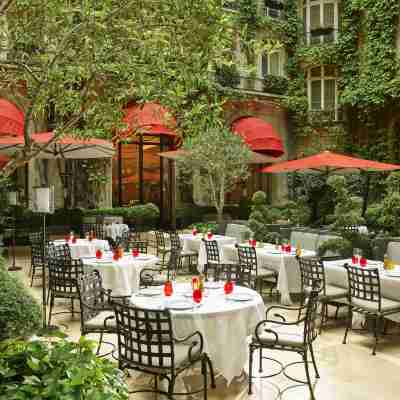 Plaza Athénée Paris & Dior Spa Hotel Exterior
