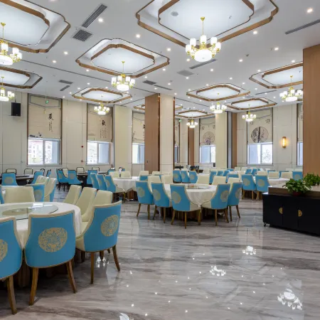 Silk Road Jinma International Hotel (Mati Temple Scenic Area)