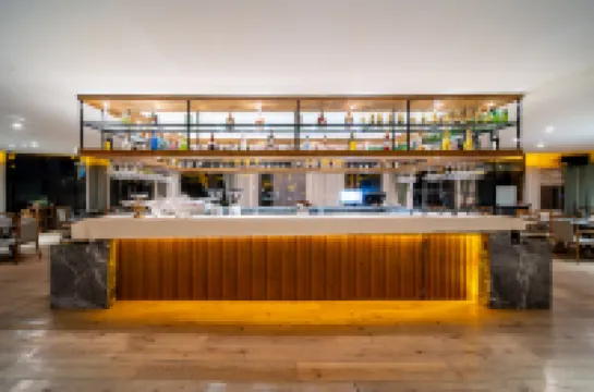 Joan Kushtai Joong Valley Bay Wild Luxury Camp