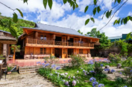 SaPa Village Retreat - Dine & Coffee Hotels near Love Waterfall