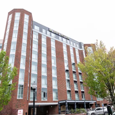 Iris Hotel Boston Hotels near Beacon Street Station