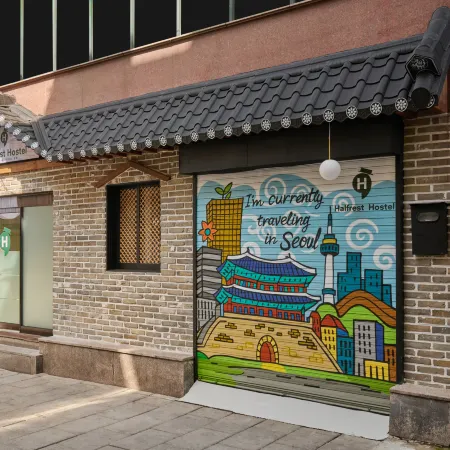 Half rest hostel Jongno Insa Отели рядом с достопримечательностью «Чонногу»