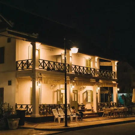 Barn Laos Luangprabang Heritage Отели рядом с достопримечательностью «Ват Сенсоухарам»
