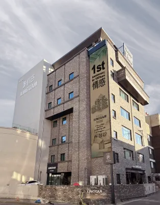 JungGam Hotel Các khách sạn gần Cheongnamdae