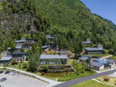 Namu Lake Resort Hotels in Li County