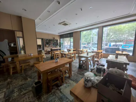 Dunhuang Dunyue Hotel (Shazhou Night Market)