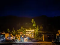 Floral Hotel·Mount Huangshan Wenye Shanju Hotel (Shexian Lishan Store) Hotels in She County