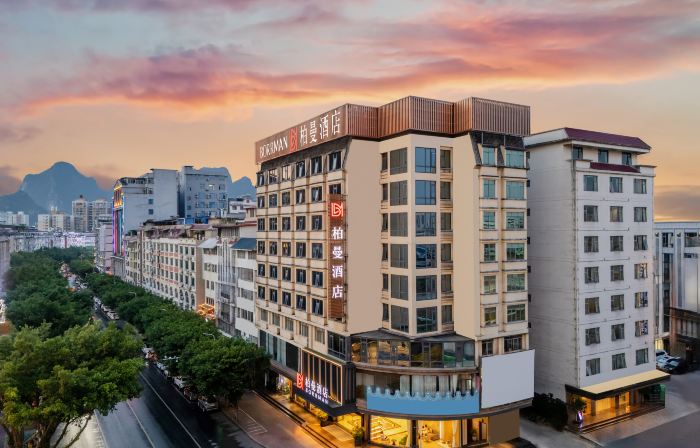 BORRMAN Hotel (Hezhou Municipal Square Colorful Global City Store)