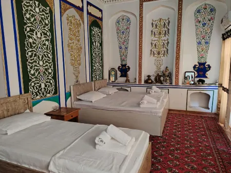 Emirkhan Guesthouse Отели рядом с достопримечательностью «Медресе Чор Минор»