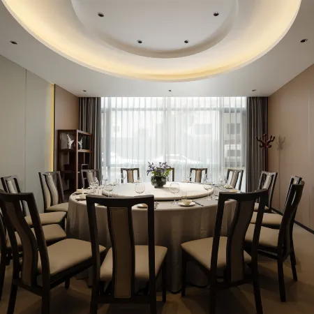 MiLe Dongfeng Artistic Inn.