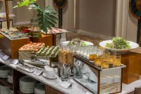 REY Hotel Hanoi - فطور