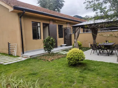 Kuimeishan Football Town Homestay Отели в г. Динань