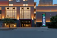 Moshang YaJu Hotel (Wuhan Central China Normal University Ma Fang Shan Metro Station Branch) Hotel berhampiran Wuhan University of Science and Technology Hongshan Campus