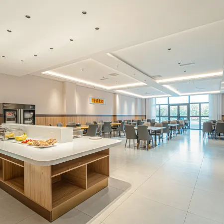 Jifeng Hotel (Jinghe Toto Branch)