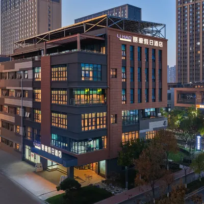 Lihao Holiday Hotel (Jinan Tangye Subway Station Century Avenue) Hotels near Licheng Sports Center