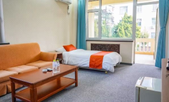 青岛海天大酒店 山海相拥典雅奢华 - Housity