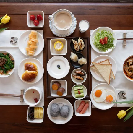 Shanchuan Suji Hot Spring Resort Hotel (Hailuogou Glacier Forest)