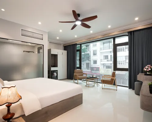 Diamond Light Hotel Hotels near Dong Da