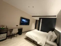 Ibis Styles Shanghai Pudong Airport Hotel فنادق في شنغهاي