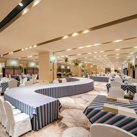 GreenTree Slow Trip Grand Hotel (Bayi Square First Affiliated Hospital)