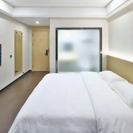 Pinjia Hotel (Yichun No.1 High School Second People's Hospital)