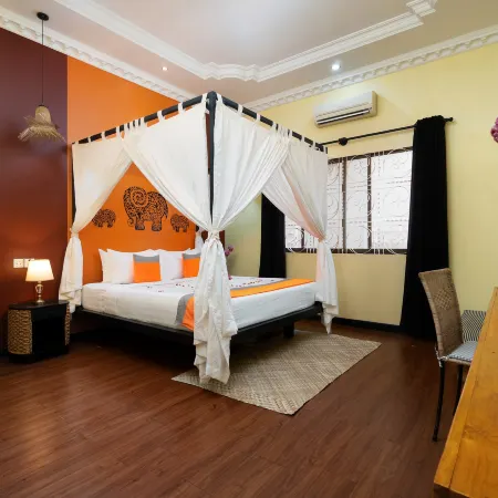 Central Privilege Hotel Отели рядом с достопримечательностью «Псар Чаас (Старый Рынок)»