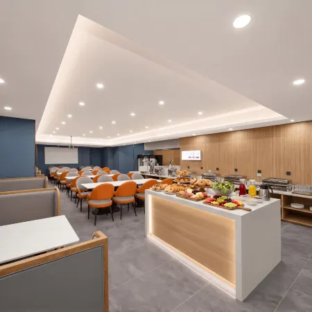 Urba Hotel (Korla People's Square, Kongque River)