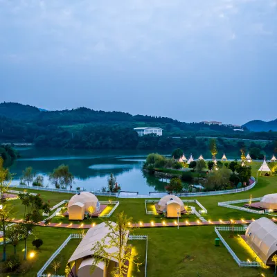 Xunqi Camping Hotel (Yidu Qingjiangwan Tourist Resort) Hotels near Yidu Qingjiang Bay Qinglin Leisure Tourism Area