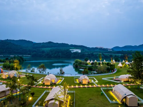 Xunqi Camping Hotel (Yidu Qingjiangwan Tourist Resort) - 2-Star