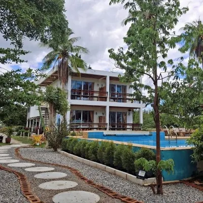 At-Pran Sunrise Beach Resort Hotels in der Nähe von Khao Kalok
