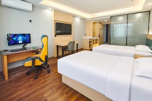 Yaxin E-Sports Hotel (Funing Bridge)