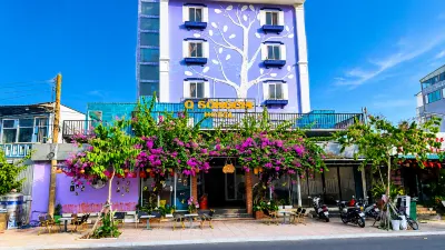 Q SONG CHI CON DAO HOTEL โรงแรมใกล้หาด Dat Doc Beach