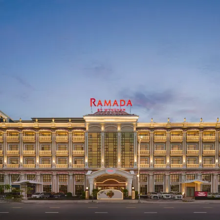 Ramada by Wyndham Sihanoukville Xinhaohui Palace Отели рядом с достопримечательностью «Пляж Victory»