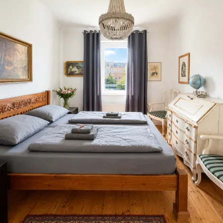 Velmora Boutique Suites - Vintage Design Apartment in Altstadtnähe