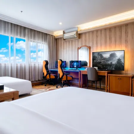 Yaxin E-Sports Hotel (Kaiping City Plaza)