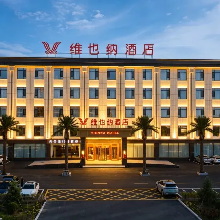 Vienna Hotel Wuchuan Government Hall Branch