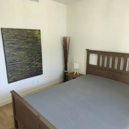 New condo! Great amenities, near Skytrain!