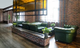 James Joyce Coffetel (Harbin Northeast Forestry University & ShiDa Night Market Store)