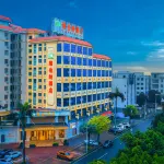 維也納酒店（肇慶東站鼎湖山風景區店） 鄰近肇慶醫學高等專科學校（新區校區）的酒店