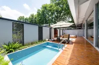 Floral Hotel· · Lanting B&B (Chaohuyuan Scenic Spot Store in bathing pool Hot Spring Resort) Hotels in Lujiang