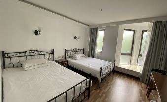 Hushangyuan Theme Hostel