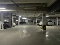 寧波前灣新區海悦歡途酒店（眾創園店） - 停車場