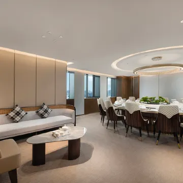 Grand New Century Hotel Nanhu Jiaxing Отели рядом с достопримечательностью «Jinjiu Refuge»